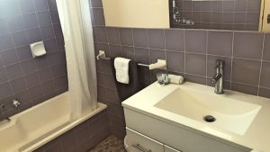 20161209_121802_2 Bedroom Bathroom